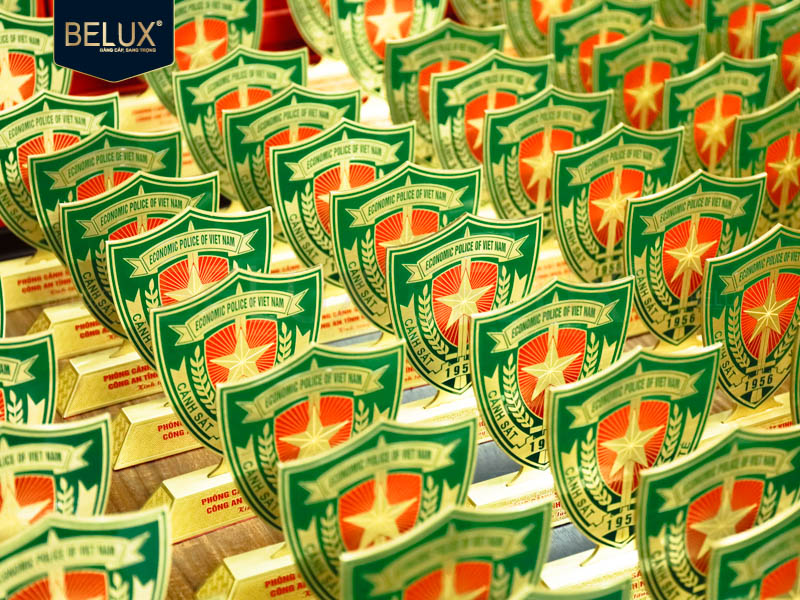 Lô 105 Biểu trưng Phòng Cảnh Sát Kinh Tế Công An Tỉnh Hòa Bình cao 18cm bằng đồng thiết kế theo yêu cầu